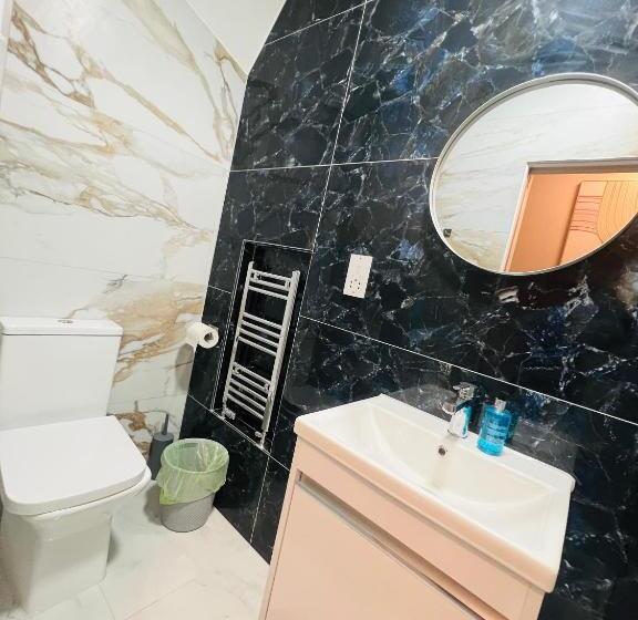 标准间, Paragraph Palmers Green