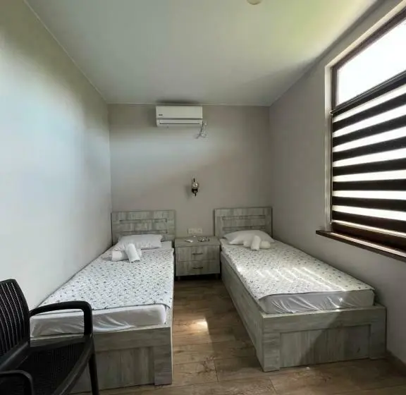 اتاق استاندارد سه نفره, Grand Anaklia   Guest