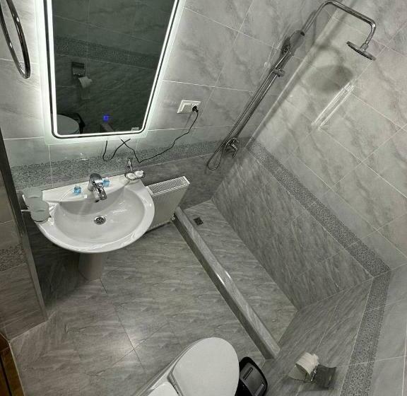 컴포트 트리플 룸, Shoxtut Boutique