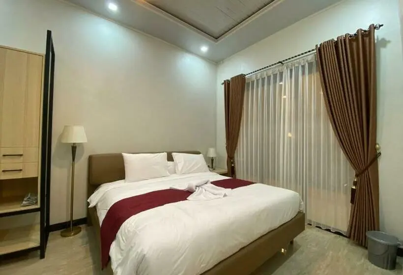 Quarto Estandar, Lasnur Palace