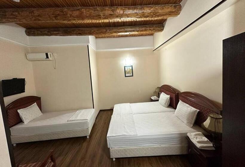 컴포트 트리플 룸, Shoxtut Boutique