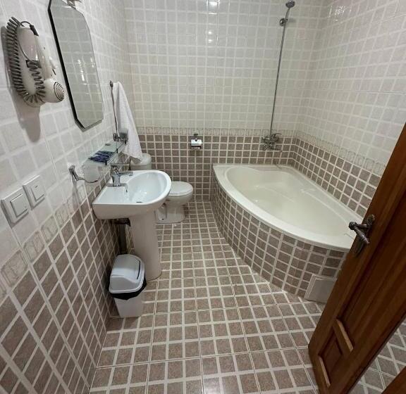 패밀리 스위트, Shoxtut Boutique