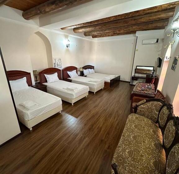 패밀리 스위트, Shoxtut Boutique