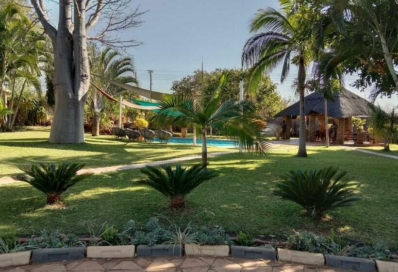 اتاق استاندارد چهار تخته, Room In Villa Zambezi Family Lodge Leopard Room