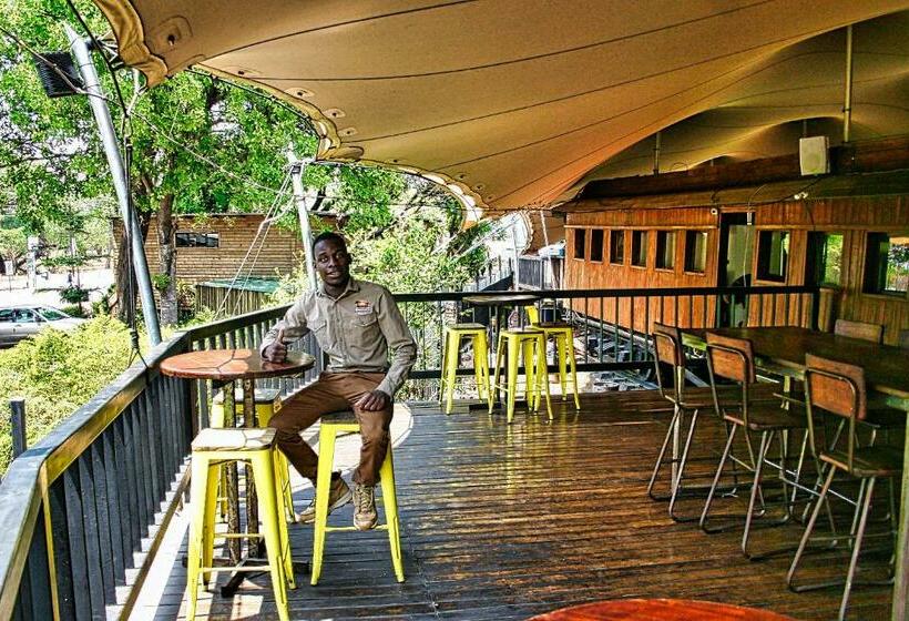 اتاق استاندارد چهار تخته, Room In Villa Zambezi Family Lodge Leopard Room