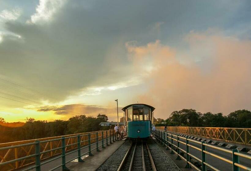 اتاق استاندارد چهار تخته, Room In Villa Zambezi Family Lodge Leopard Room