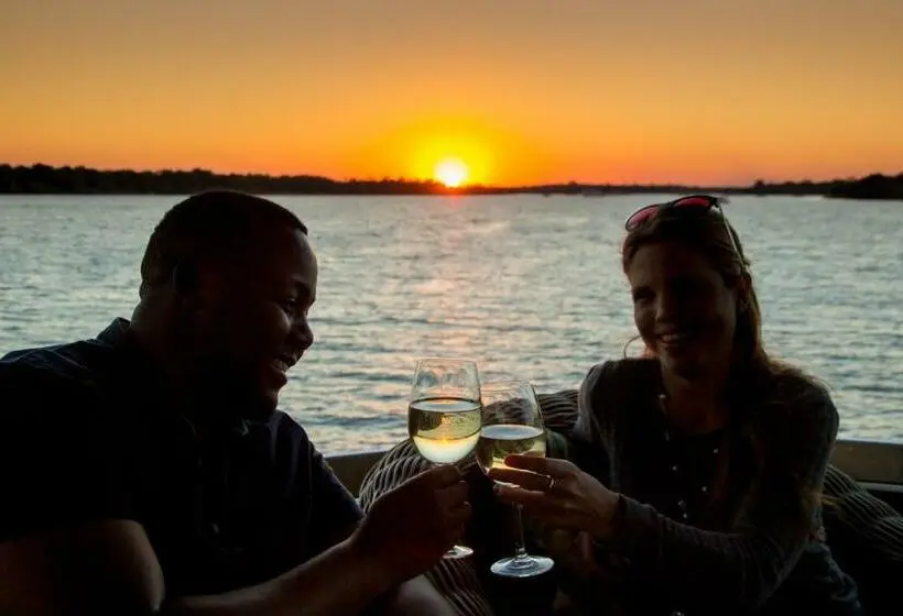 اتاق استاندارد چهار تخته, Zambezi Family Lodge Leopard Room