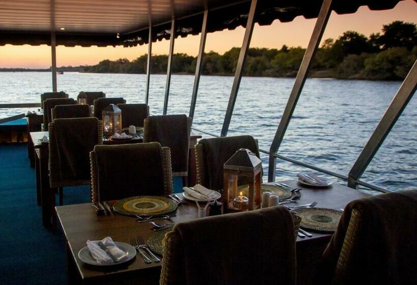 اتاق استاندارد چهار تخته, Room In Villa Zambezi Family Lodge Leopard Room