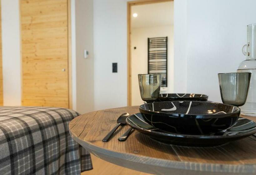 标准工作室, Roches Blanches By Daddy Pool Terresens