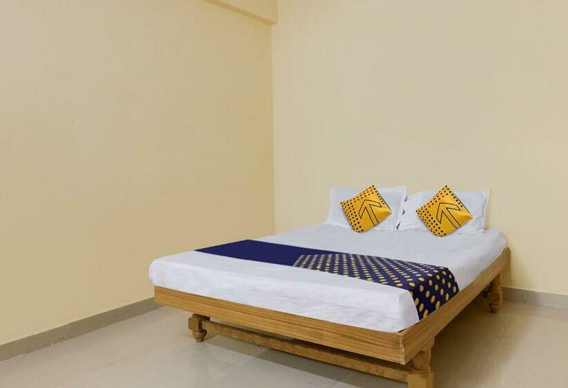 Háromágyas Classic Szoba, Spot On Hotel Shubham