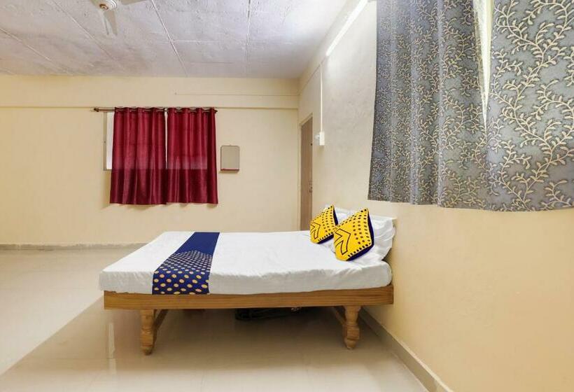 Háromágyas Classic Szoba, Spot On Hotel Shubham