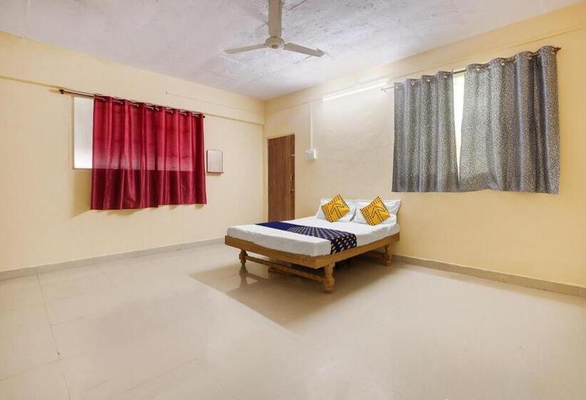 Háromágyas Classic Szoba, Spot On Hotel Shubham