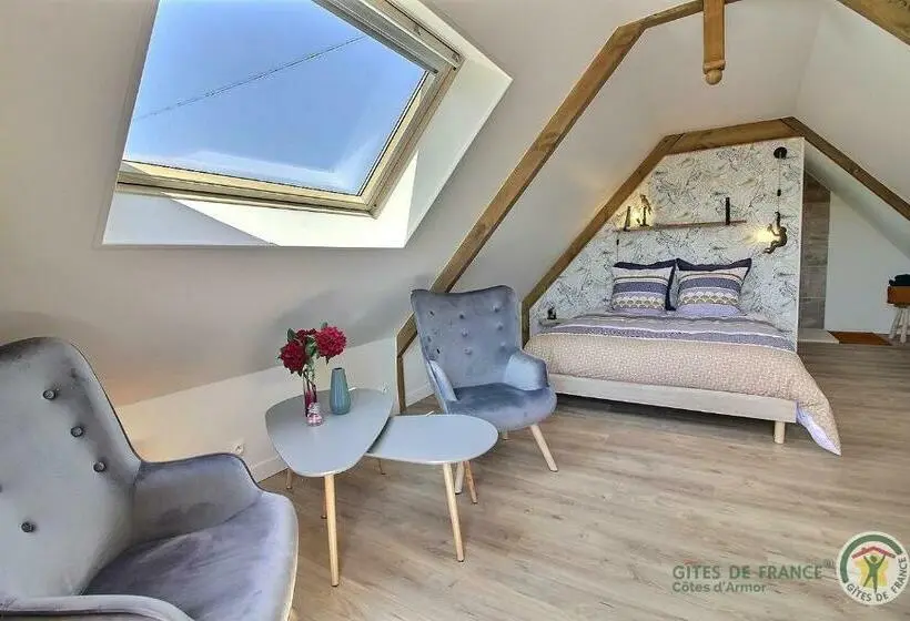 デラックスルーム, Chambre De Kergomar