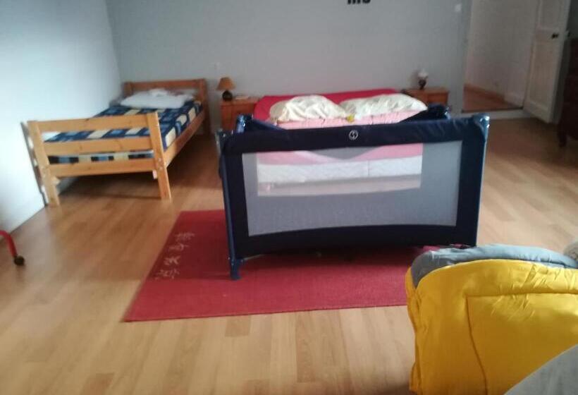 חדר משפחתי, Gite Miloute