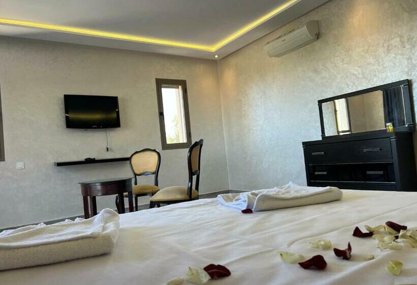 اتاق استاندارد با چشم‌انداز استخر, Dar Fatima Tamazouzt