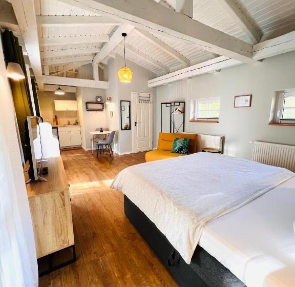 标准间带阳台, Pension Und Appartements Alter Fehrbelliner Bahnhof