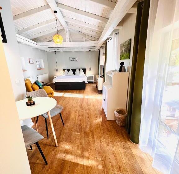 标准间带阳台, Pension Und Appartements Alter Fehrbelliner Bahnhof