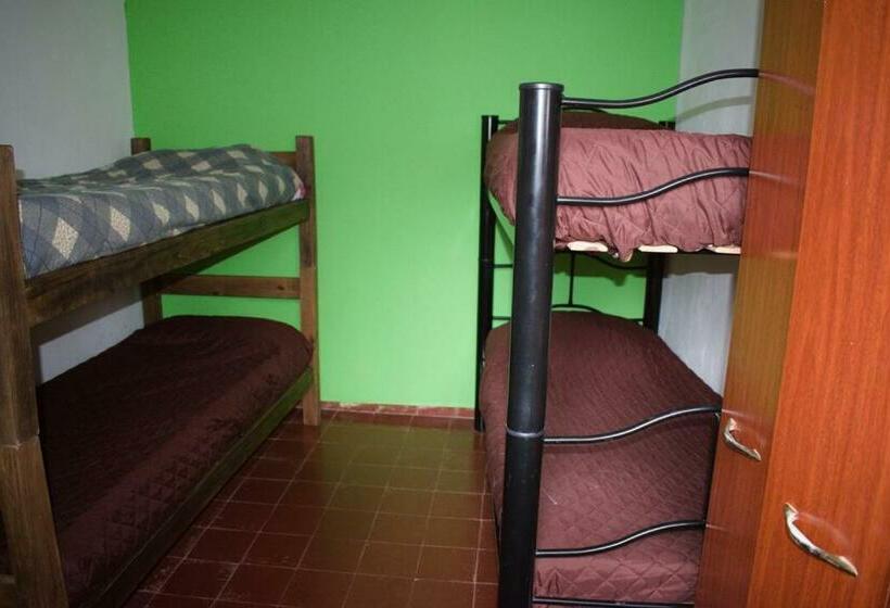 غرفة عائلية, Patio De Molina A 100m De La Plaza Del Folkore