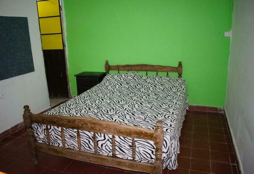 غرفة عائلية, Patio De Molina A 100m De La Plaza Del Folkore