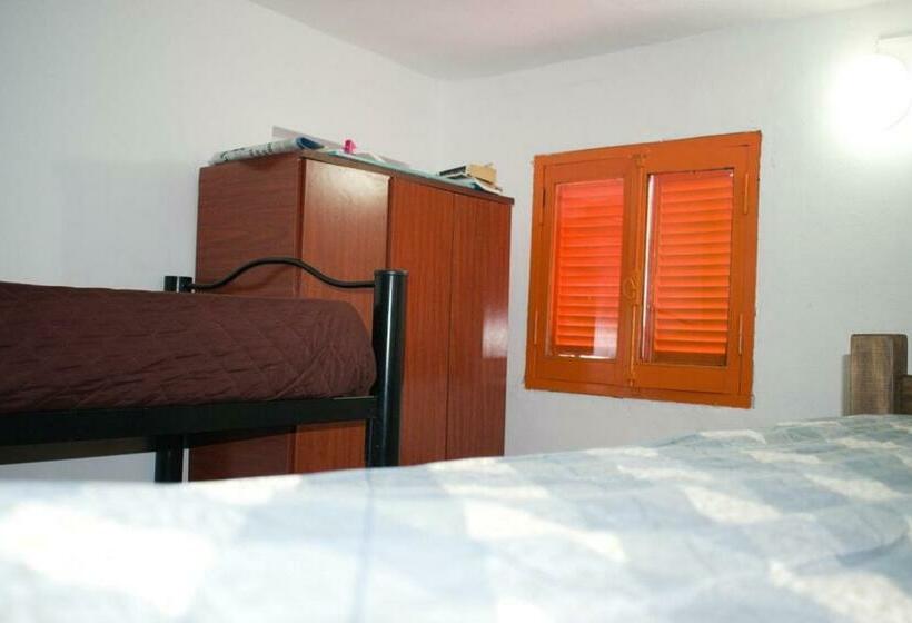 غرفة عائلية, Patio De Molina A 100m De La Plaza Del Folkore