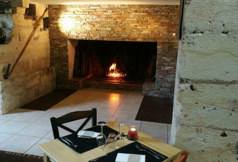 غرفة قياسية مزوَّدة بتراس, Le Moulin Du Porteil