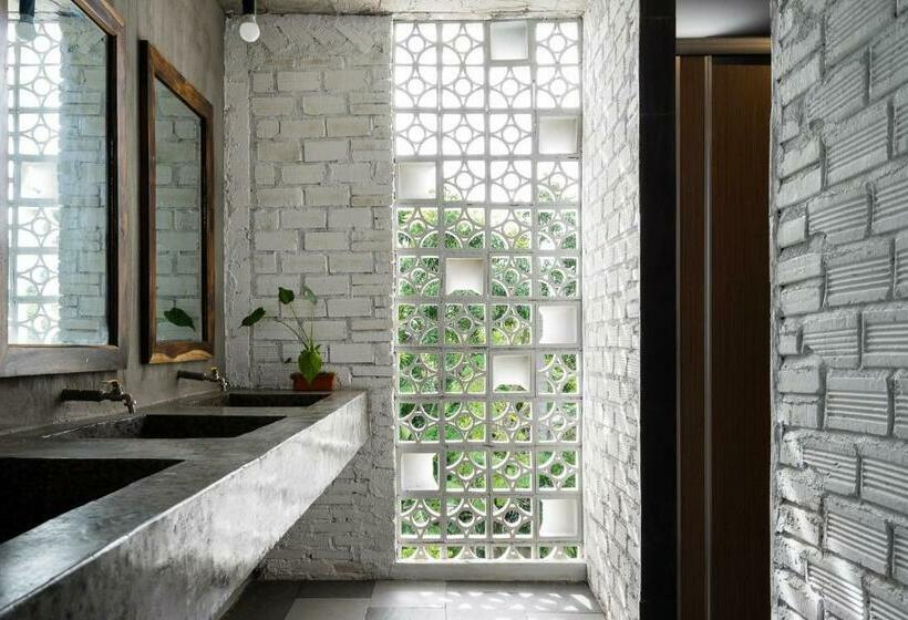 اتاق استاندارد چهارنفره با سرویس بهداشتی مشترک, Ccasa Hostel