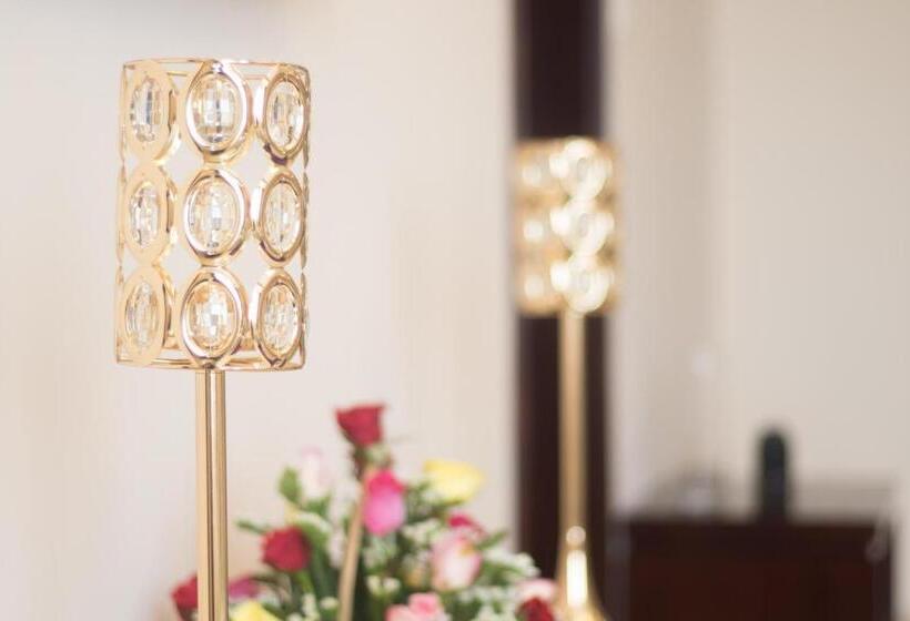 سوییت, Khanh Linh