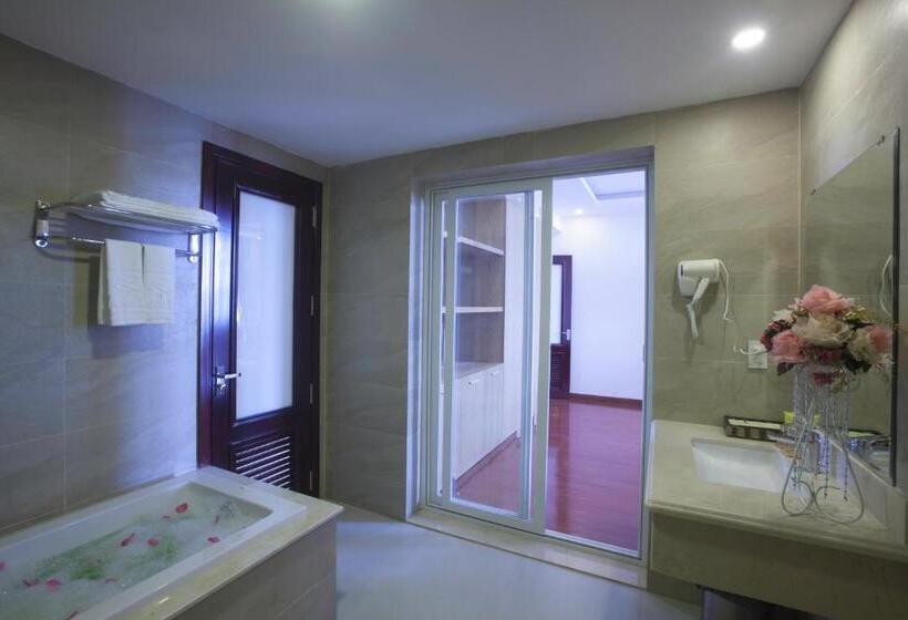 سوییت, Khanh Linh