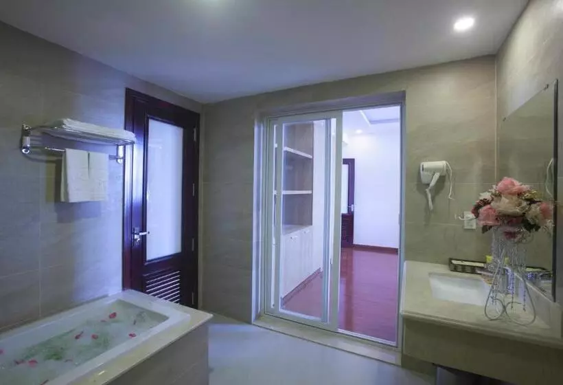 سوییت, Khanh Linh