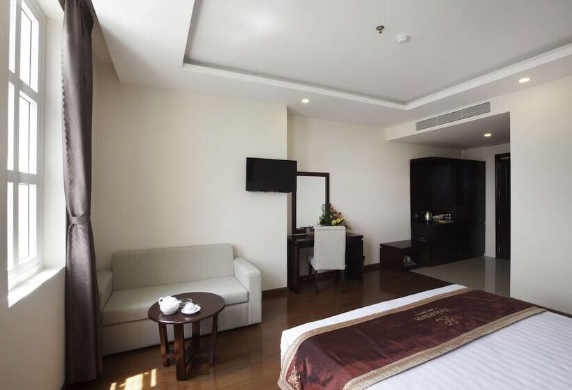 اتاق سوپریور, Khanh Linh