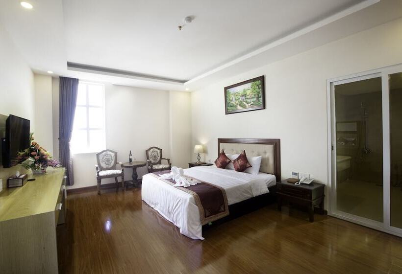 اتاق سوپریور, Khanh Linh