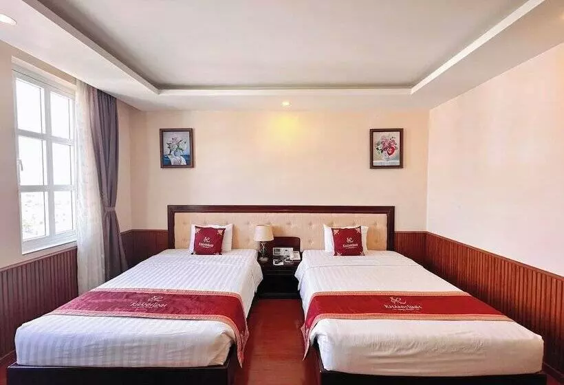 اتاق لوکس, Khanh Linh