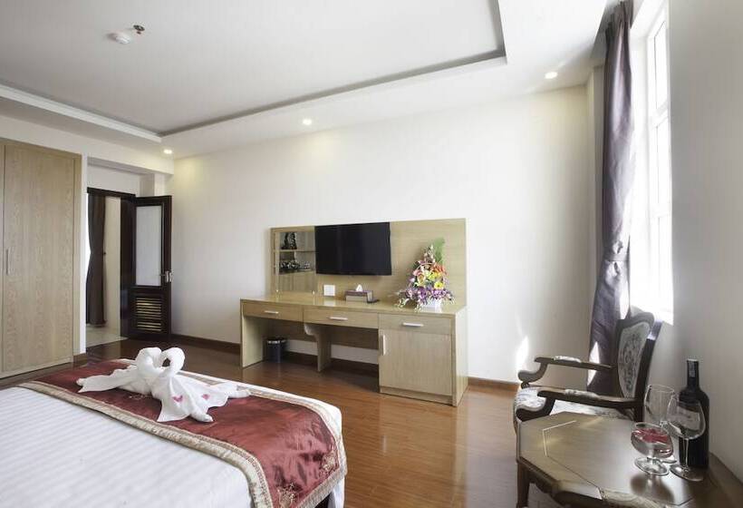 اتاق لوکس, Khanh Linh