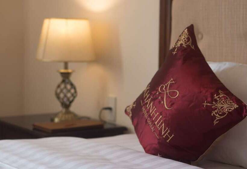 اتاق لوکس, Khanh Linh