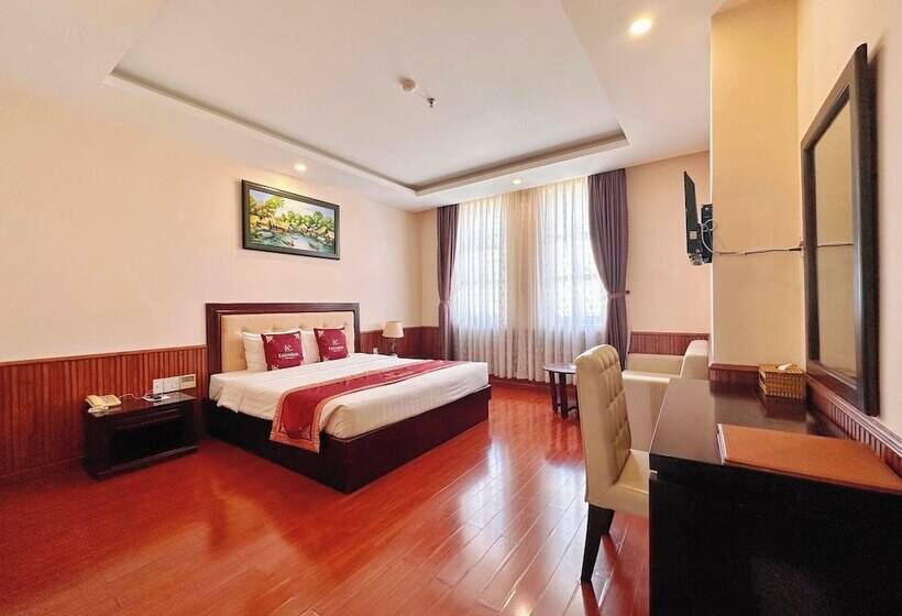 اتاق لوکس یک تخته, Khanh Linh