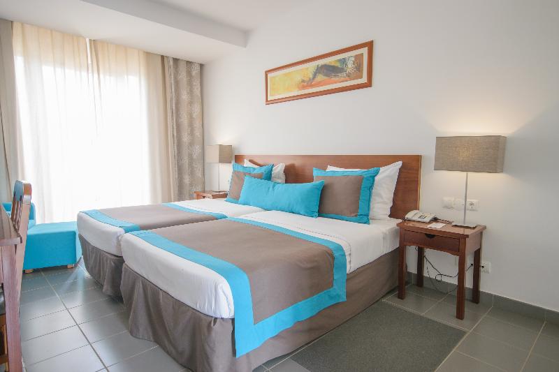 اتاق لوکس, Khanh Linh