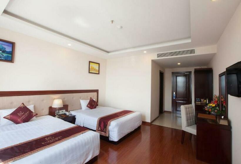 اتاق سوپریور, Khanh Linh