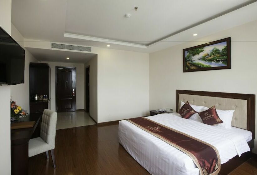 اتاق سوپریور, Khanh Linh