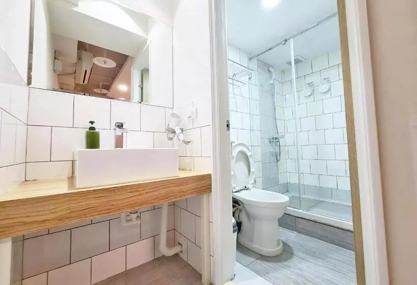 اتاق استاندارد چهار تخته, Paper Plane Hostel