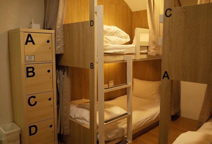 اتاق استاندارد چهار تخته, Paper Plane Hostel