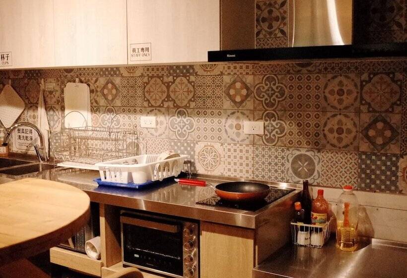 تختخواب در اتاق مشترک, Paper Plane Hostel