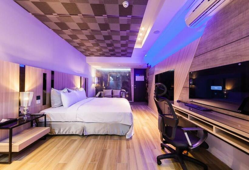 اتاق سوپریور, Ty Motel