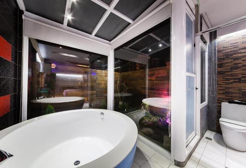 اتاق استاندارد, Ty Motel