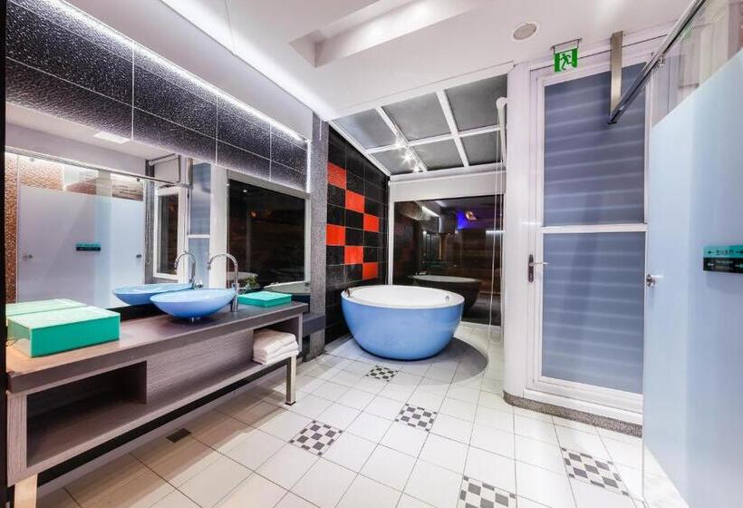 اتاق استاندارد, Ty Motel