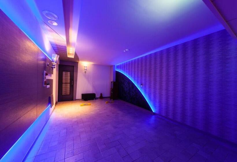 اتاق استاندارد چهار تخته, Ty Motel