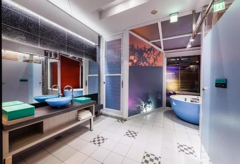 اتاق استاندارد چهار تخته, Ty Motel
