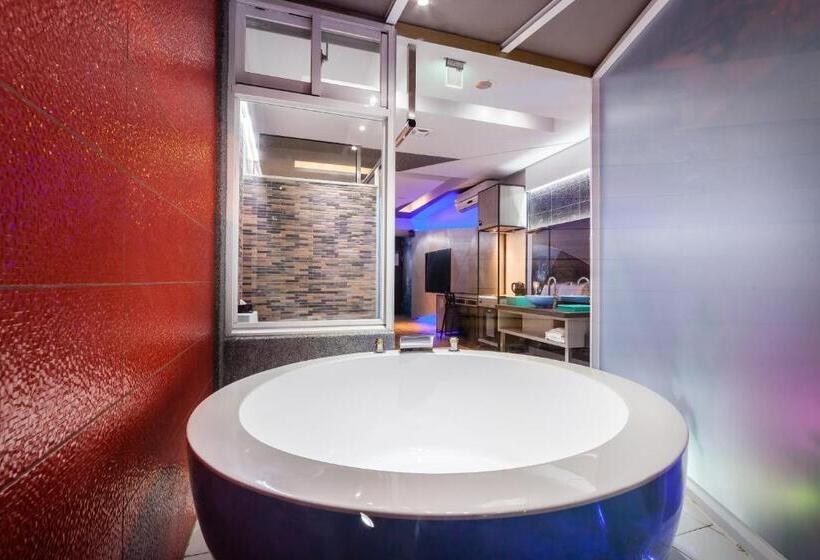 اتاق استاندارد چهار تخته, Ty Motel