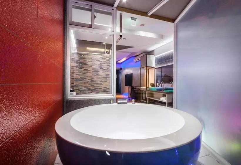 اتاق استاندارد چهار تخته, Ty Motel
