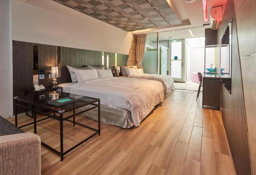 اتاق استاندارد چهار تخته, Ty Motel