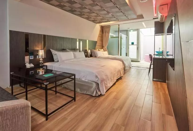 اتاق استاندارد چهار تخته, Ty Motel